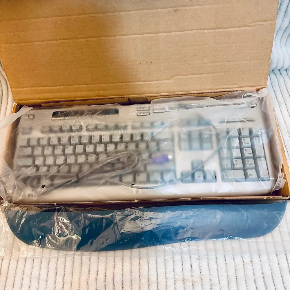 Hewlett Packard RT7H10 5187-7583 Multimedia Wired Keyboard